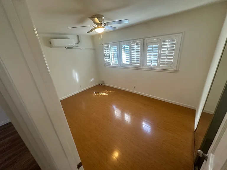1524 Loma Ave #B — Photo 3