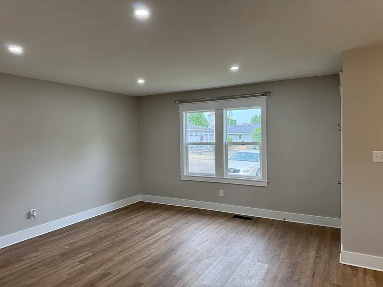 312 E Staat St #312 — Photo 9