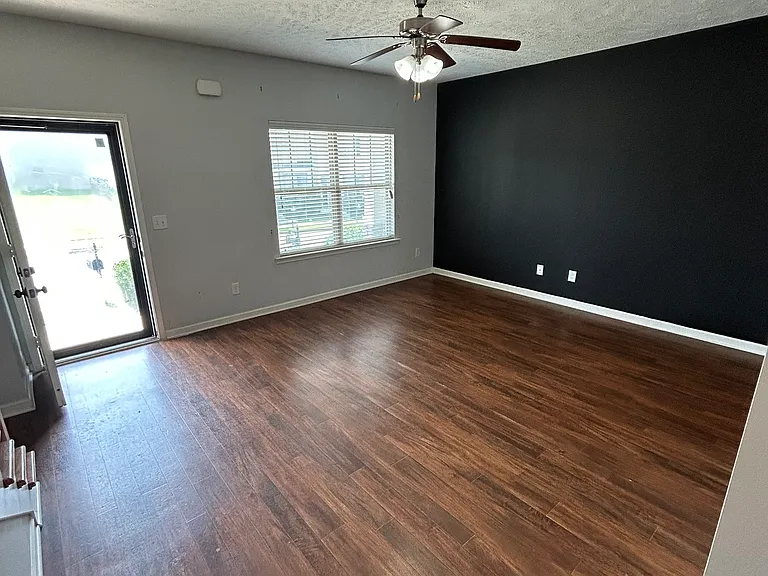 1567 Sprucedale Dr — Photo 5