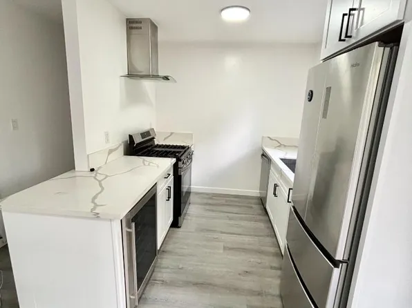 102 N Holliston Ave #2, Pasadena, CA 91106