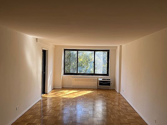 5th image of 2186 5th Ave APT 5N