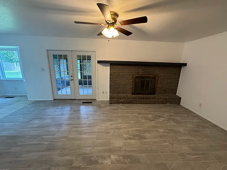 1216 E Hartford St — Photo 2