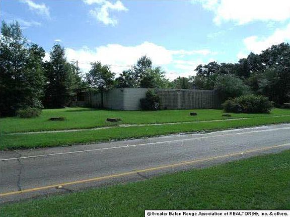 2nd image of 1645 S Sherwood Forest Blvd
