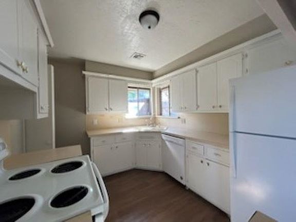 3rd image of 14 NW 59th St