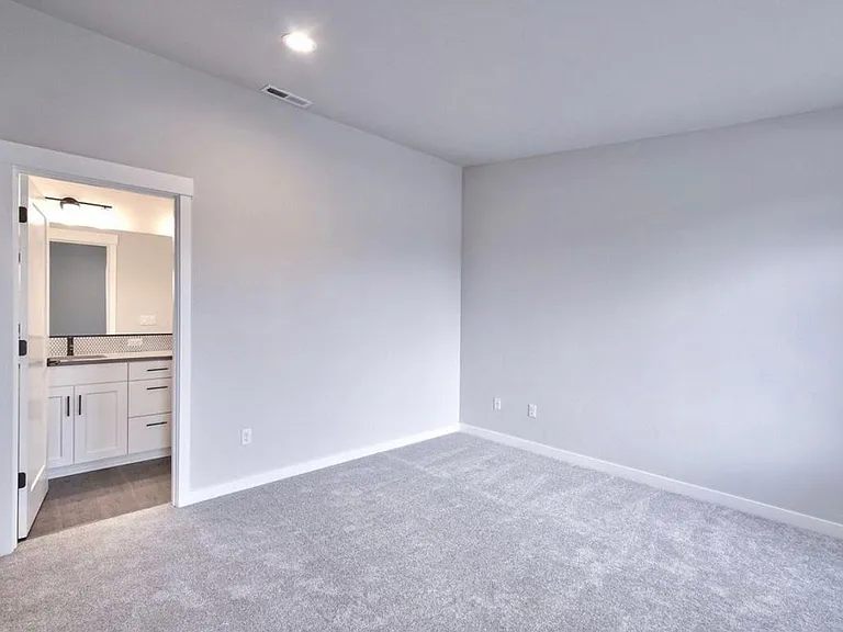 5551 SE Logan Ln — Photo 20