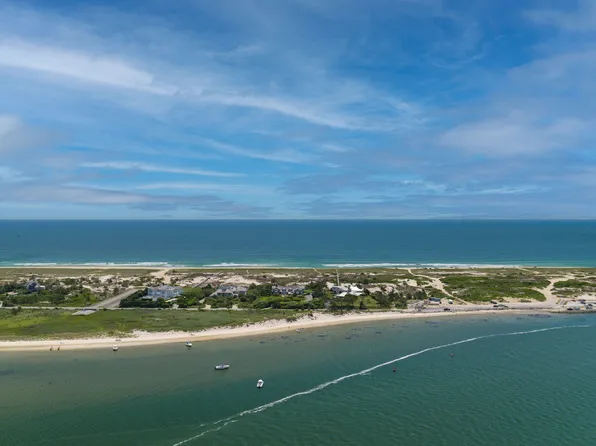 2150 Meadow Ln, Southampton, NY 11968