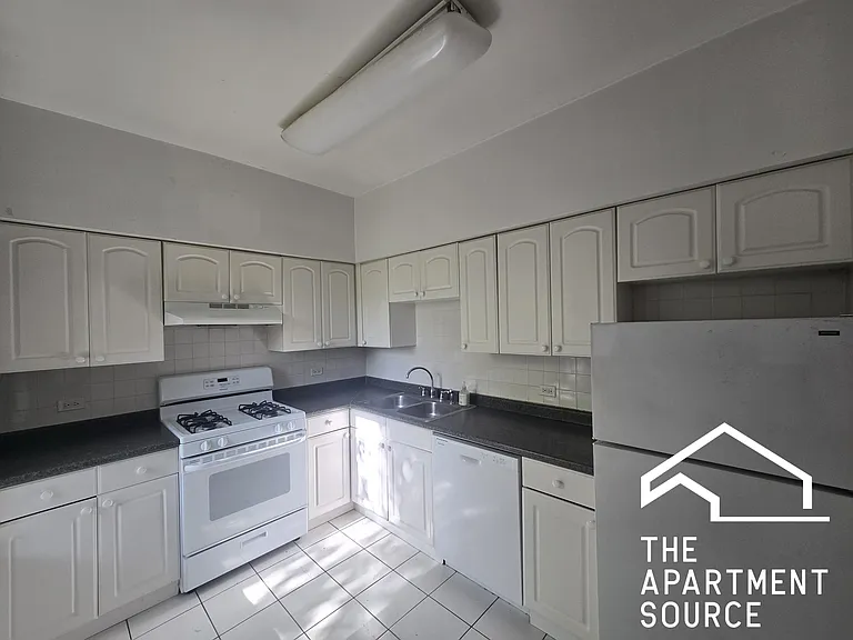 550 Elmwood Ave #1 — Photo 7