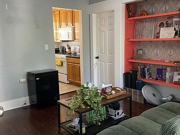 3rd image of 1745 E Ocean Blvd