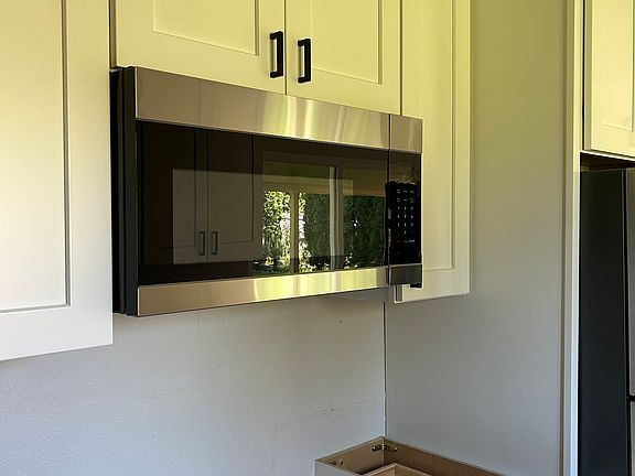 3rd image of 2706 NE 84th Ave