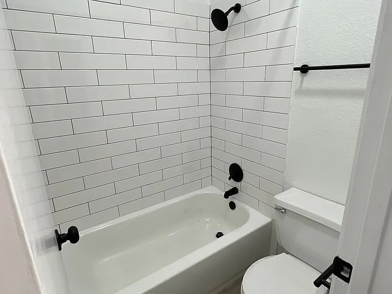 Townhollow Apartments — Photo 16
