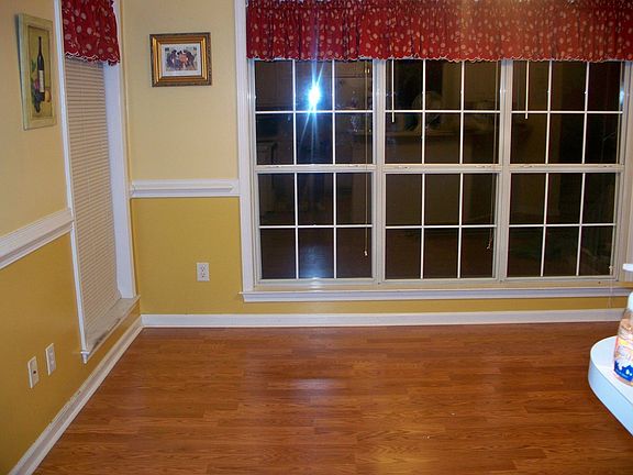 Dining area off kitchen
