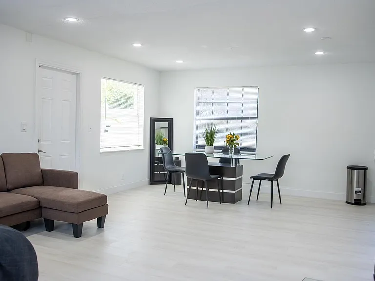 320 NW 4th Ave #3 — Photo 3