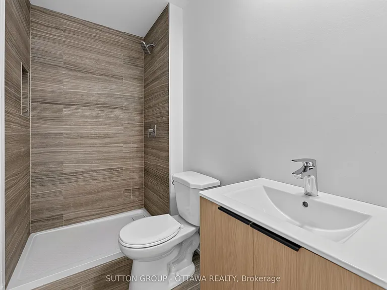 944 Woodroffe Ave — Photo 7