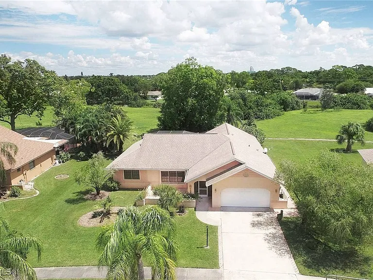 4220 Glasgow Ct — Photo 17