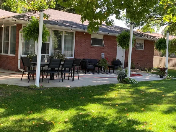 1907 Plum Creek Ln, Lexington, NE 68850