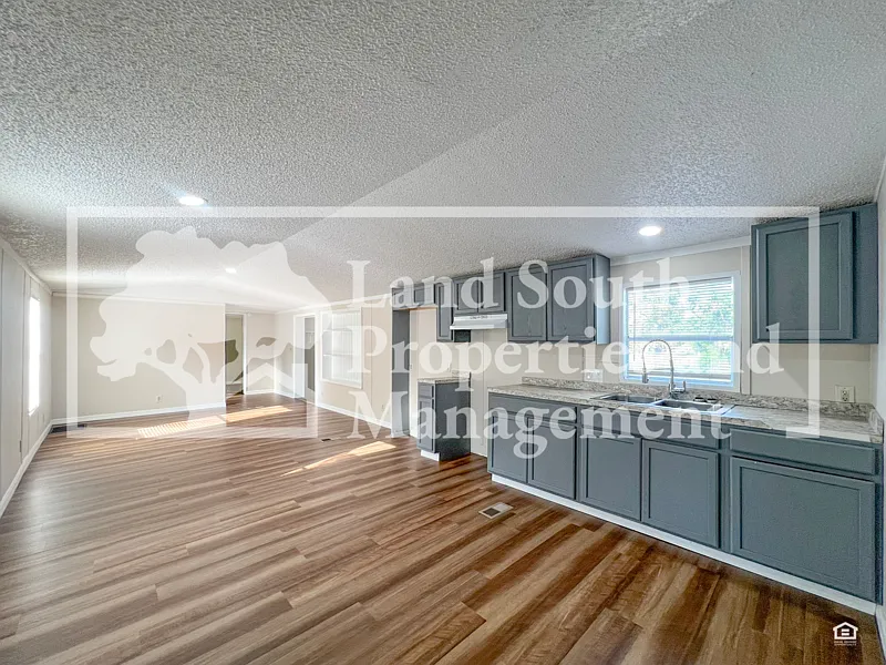 3 bed, 2.0 bath, 924 sqft, $1,750 — Photo 4