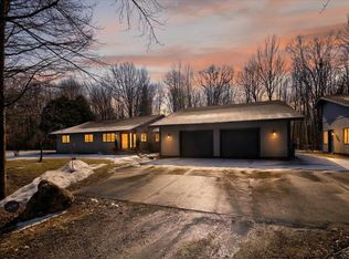 2852 Leisure Ln, Midland, MI 48640