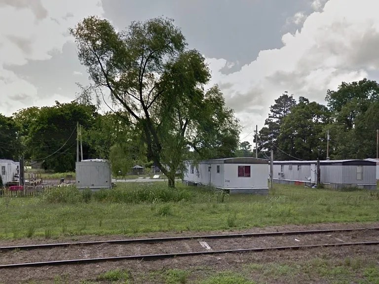 202 Melton Rd — Photo 2