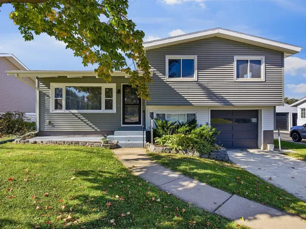 1510 27th St, Marion, IA 52302