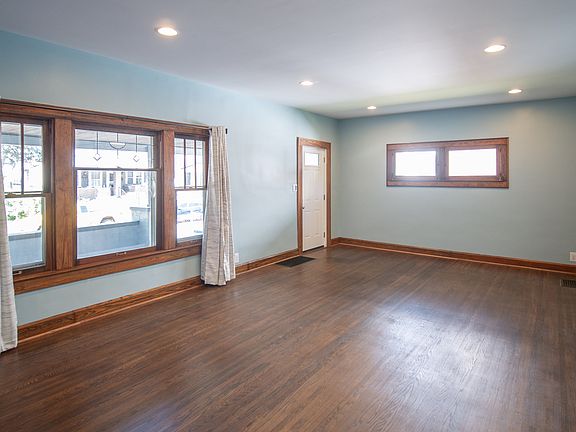 4th image of 653 N Oxford St