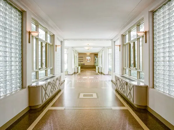 333 West 57th Street image 7 of 9