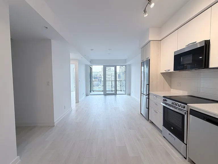 75 James St S #824-921 — Photo 19
