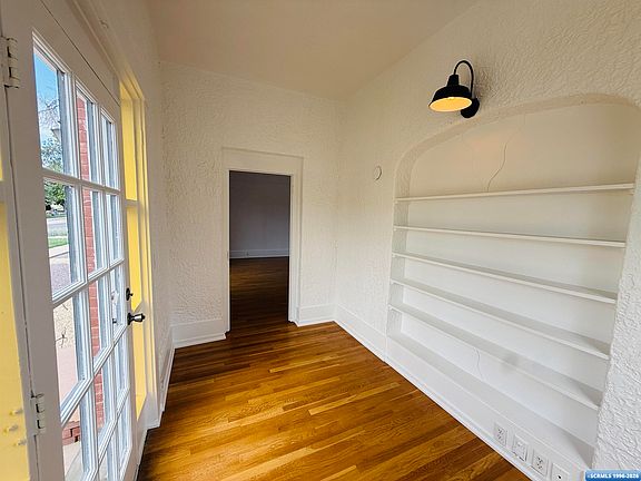 4th image of 902 N Santa Rita St