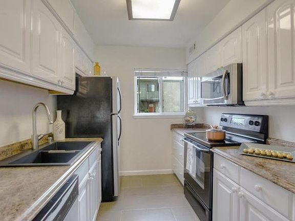 3rd image of 7204 Admiralty Ln