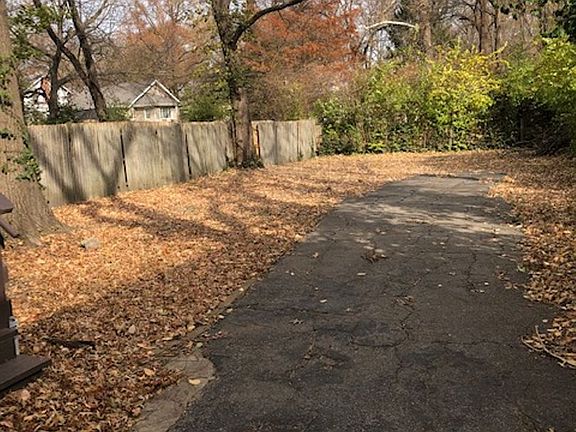 2nd image of 436 Thomas Ave