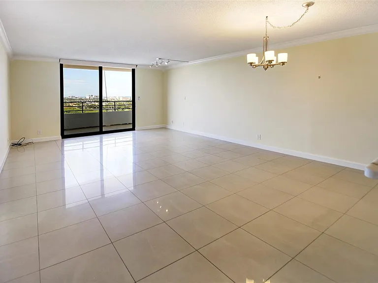 2500 Parkview Dr #1710 — Photo 9