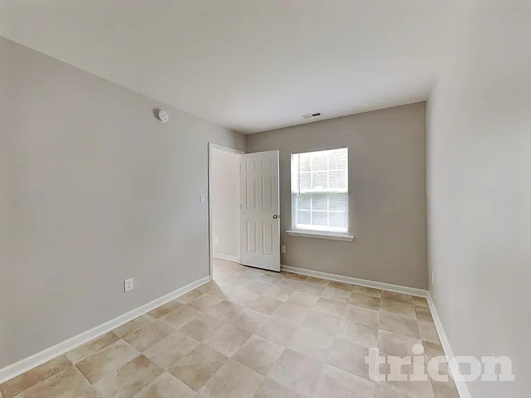 910 Statler Dr — Photo 15