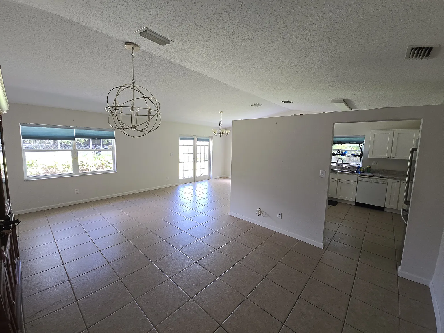 3 bed, 1556 sqft, $2,500 — Photo 3