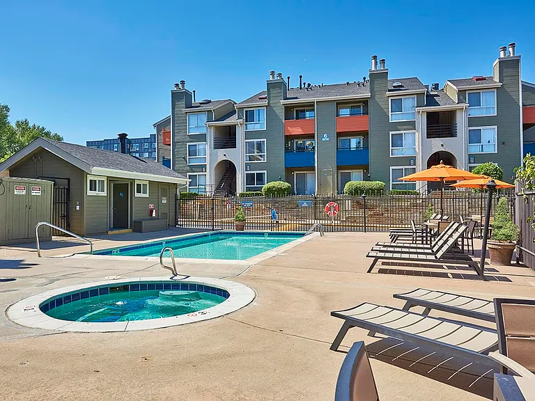 Sloan's Lake Apartments — Photo 14