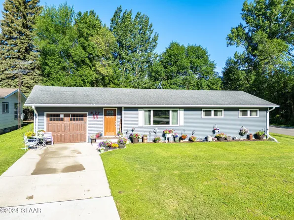 820 Terry Ave, Larimore, ND 58251