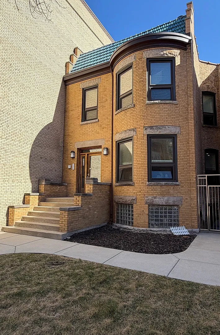 Building Photo - N Winthrop Ave