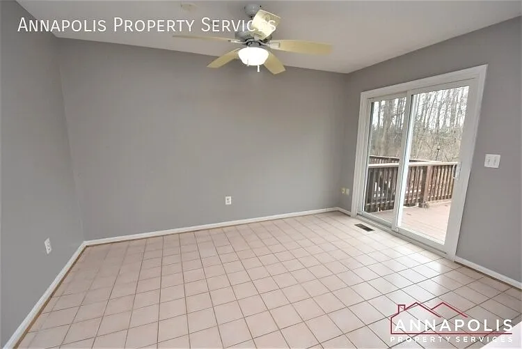 562 francis nicholson way — Photo 3