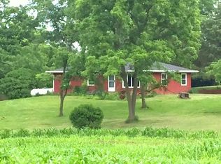 5464 W Hilldale Rd, Leaf River, IL 61047