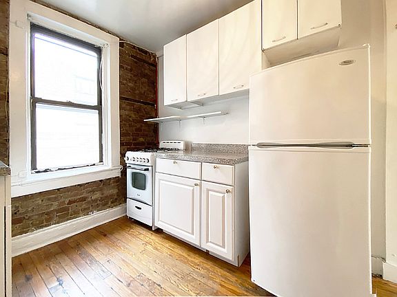 4th image of 443 E 6th St APT 6