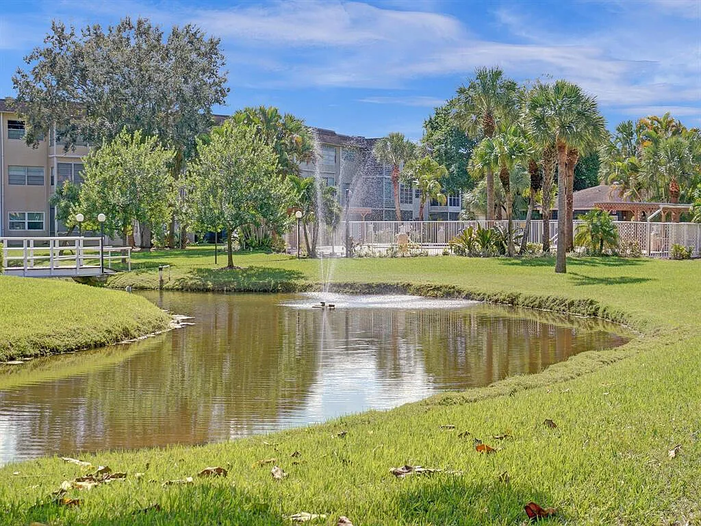 2 bed, 2.0 bath, 944 sqft, $2,050 — Photo 1