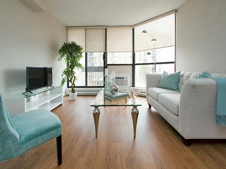 334 Dundas St E — Photo 6