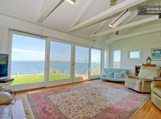 4 Hall Rd, Portsmouth, RI 02871