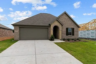 5 bed, 2483 sqft, $2,650 — Photo 2