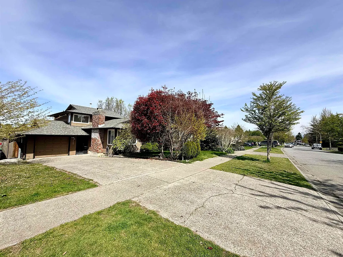 Building Photo - 15457 Poplar Dr