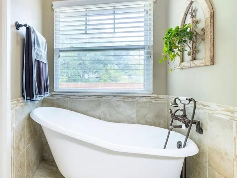 3725 Oakridge Cir — Photo 6