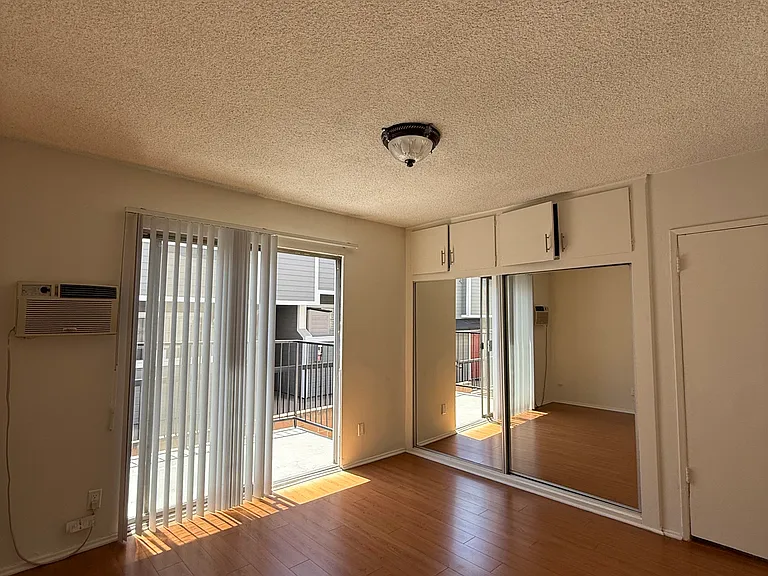 615 E Magnolia Blvd #D — Photo 8