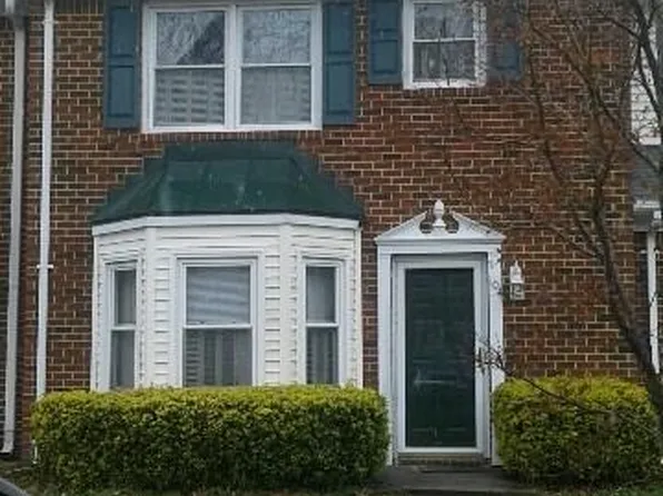 104 Kingsbridge Ln, Yorktown, VA 23692