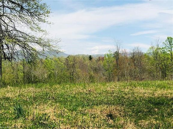 2nd image of 1005 Sky View Dr