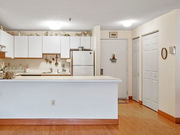 4th image of 11 Church St Unit 212