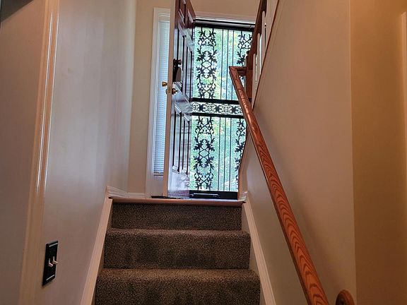 5th image of 66 Albertson Ct