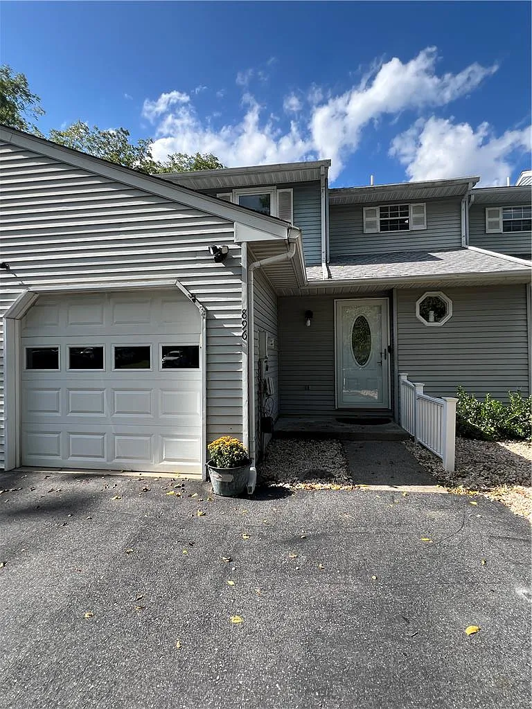 3 bed, 2.5 bath, 1866 sqft, $2,700 — Photo 1